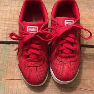 💥New w/ Box Kid's size 12 Puma Roma red on red 💥